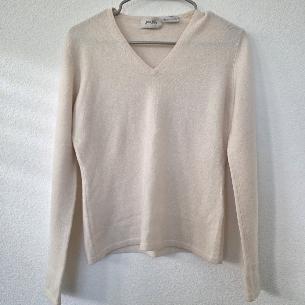 Neiman Marcus Elegant Cream White 100% Cashmere V-Neck Sweater Size S